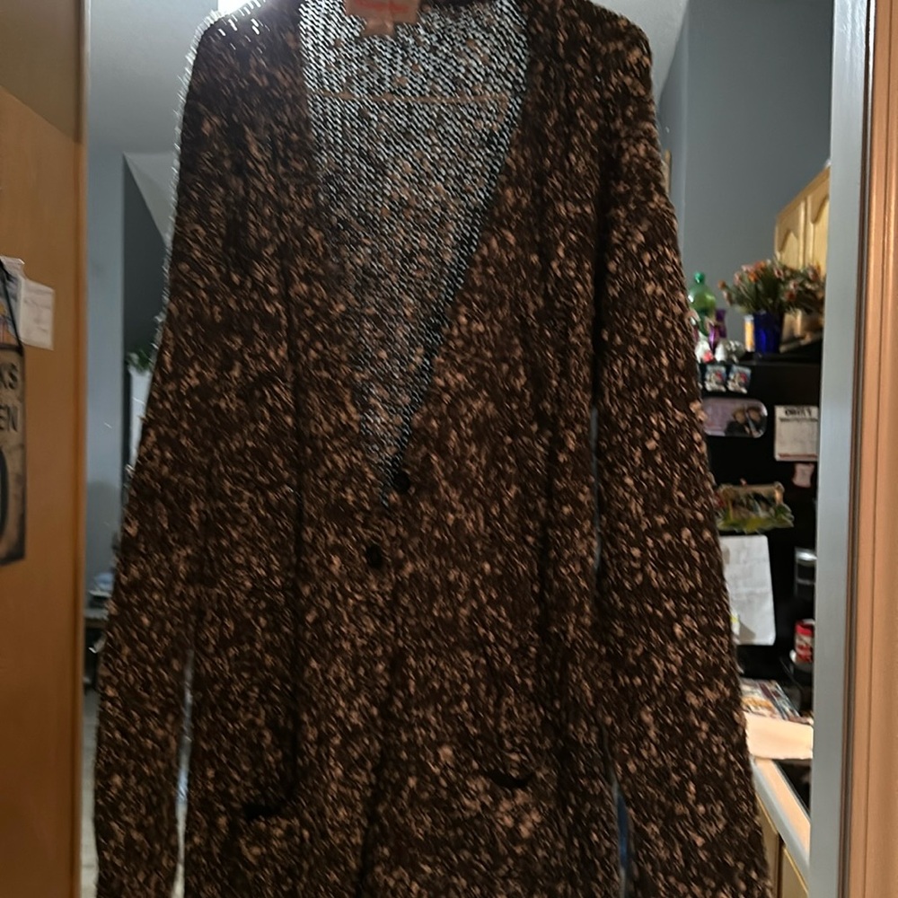 Ladies cardigan w/buttons and pockets